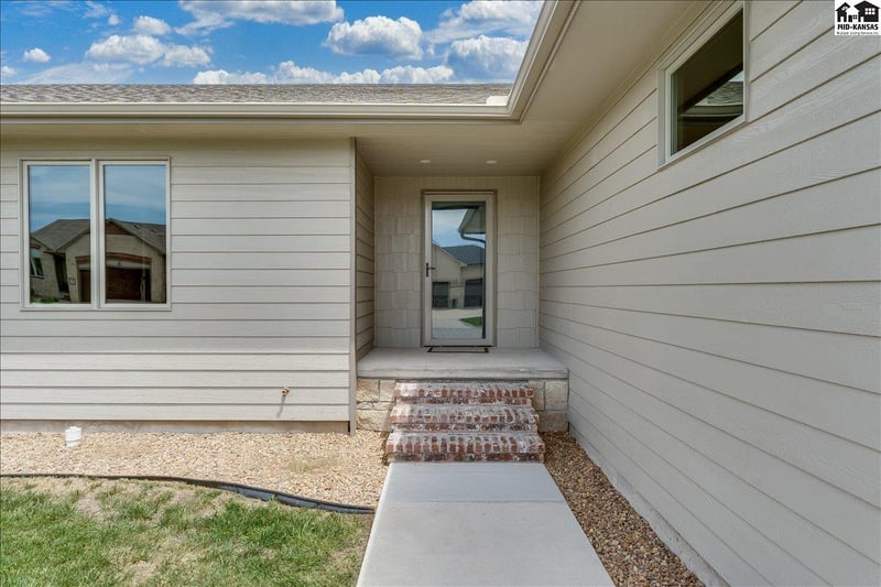 2800 Morris Rd, Hutchinson, KS 67502
