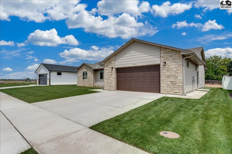 2800 Morris Rd, Hutchinson, KS 67502