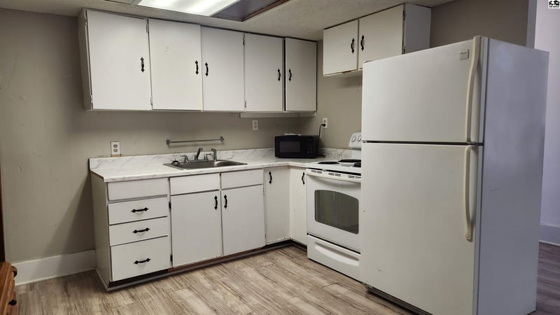 400 Sherman Ave, Hutchinson, KS 67501