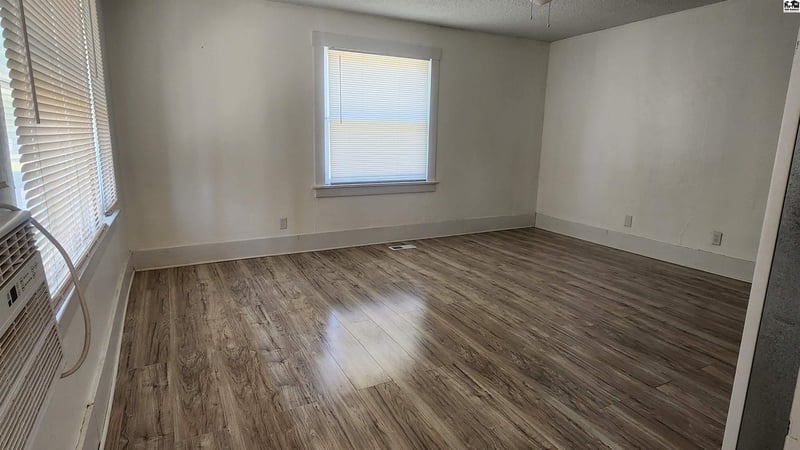 400 Sherman Ave, Hutchinson, KS 67501
