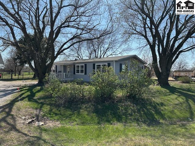 701 E Hoch St, Moundridge, KS 67107