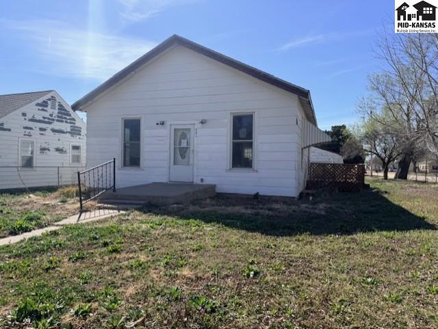 601 6th St, Hoisington, KS 67544
