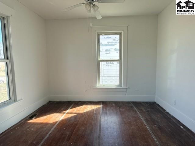 601 6th St, Hoisington, KS 67544