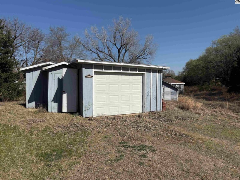 7210 30th Ave, Hutchinson, KS 67502
