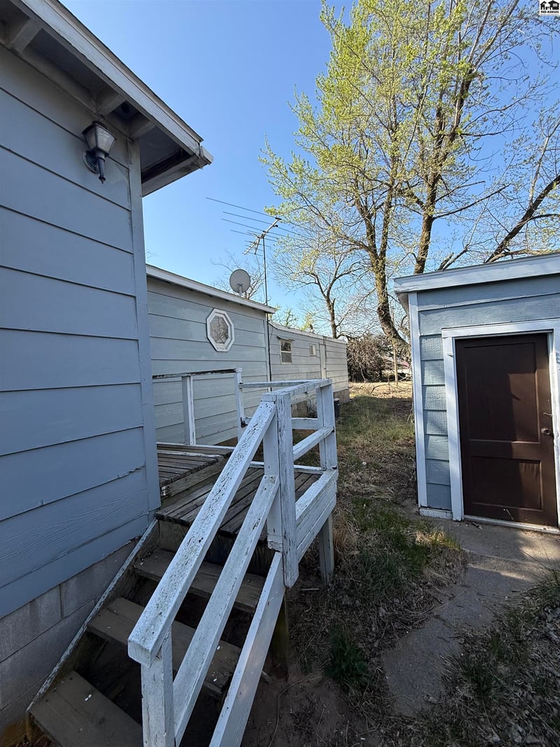 7210 30th Ave, Hutchinson, KS 67502
