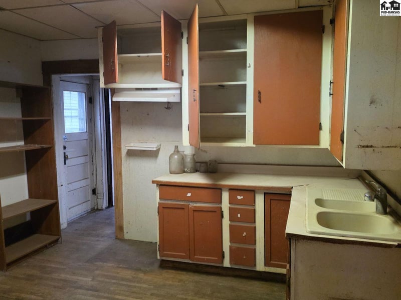 539 Ave B, Hutchinson, KS 67501