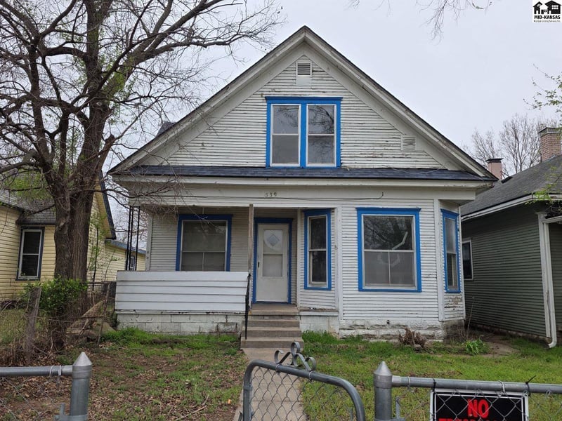 539 E Ave B, Hutchinson, KS 67501