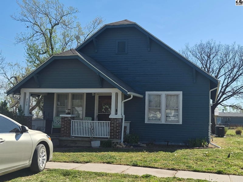 200 S Sedgwick Ave, Burrton, KS 67020