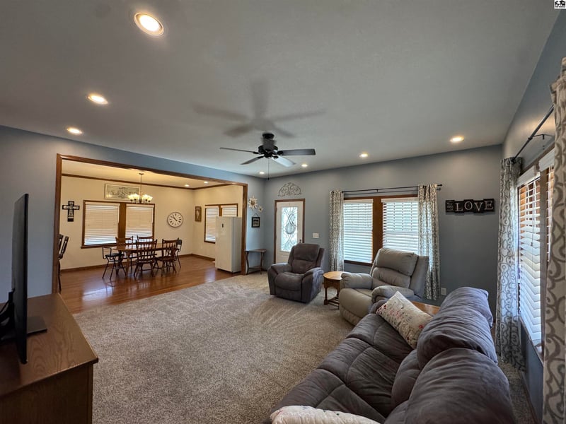 512 Main St, Macksville, KS 67557