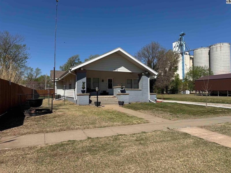 512 Main St, Macksville, KS 67557