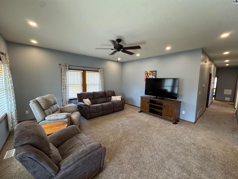 512 Main St, Macksville, KS 67557