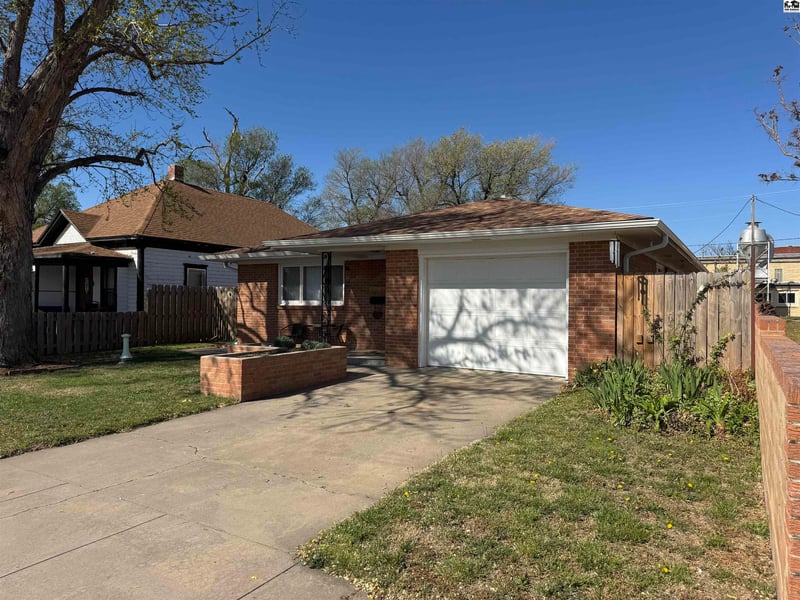 714 Marsh Ave, Kinsley, KS 67547