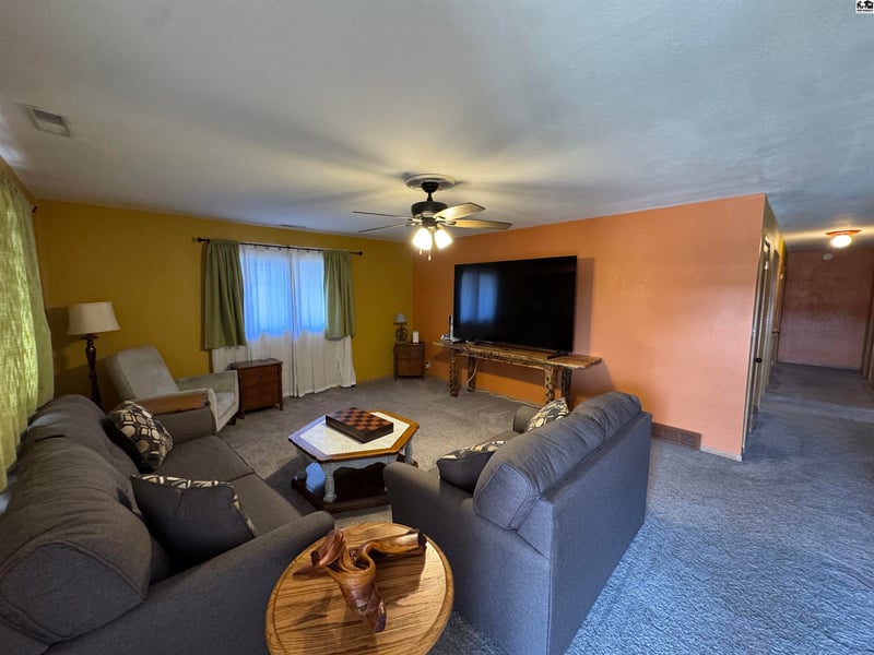 714 Marsh Ave, Kinsley, KS 67547
