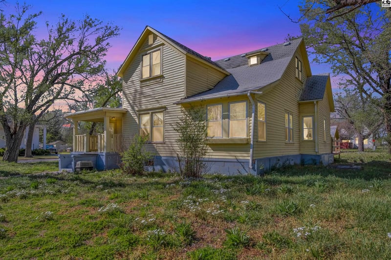 124 Ruth St, Moundridge, KS 67107
