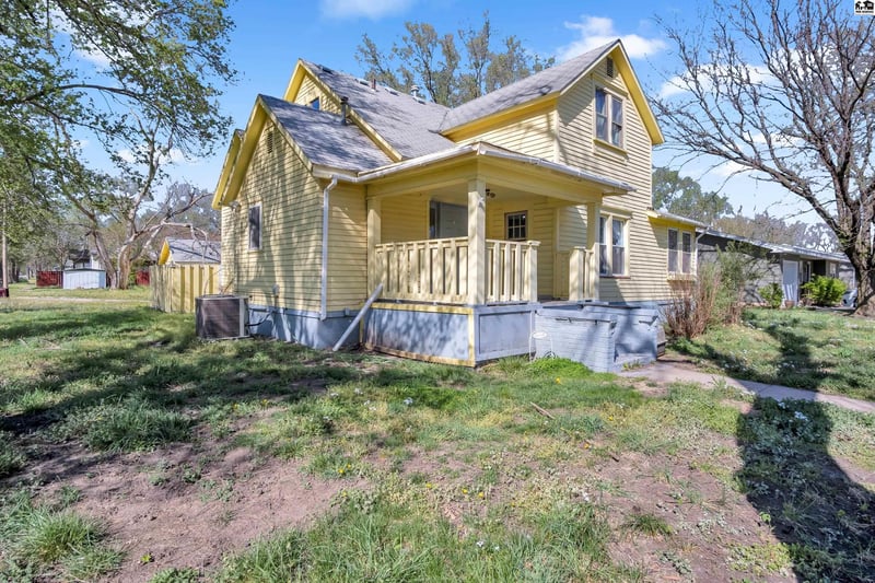 124 Ruth St, Moundridge, KS 67107