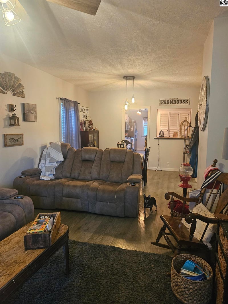 908 Elm St, Salina, KS 67401