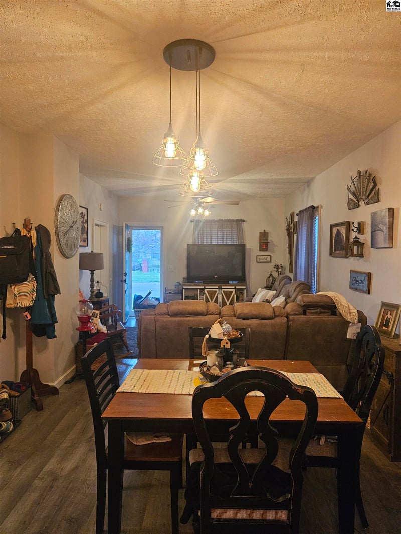 908 Elm St, Salina, KS 67401