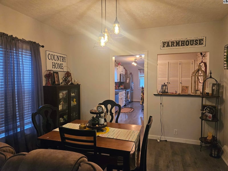 908 Elm St, Salina, KS 67401