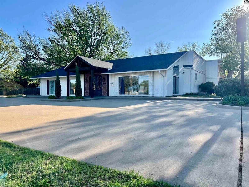 2300 Lorraine St, Hutchinson, KS 67502