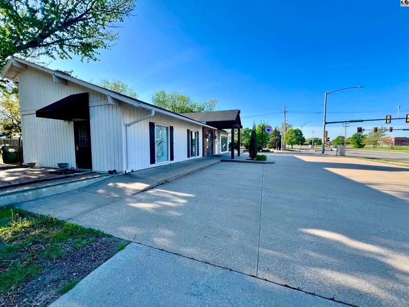 2300 Lorraine St, Hutchinson, KS 67502