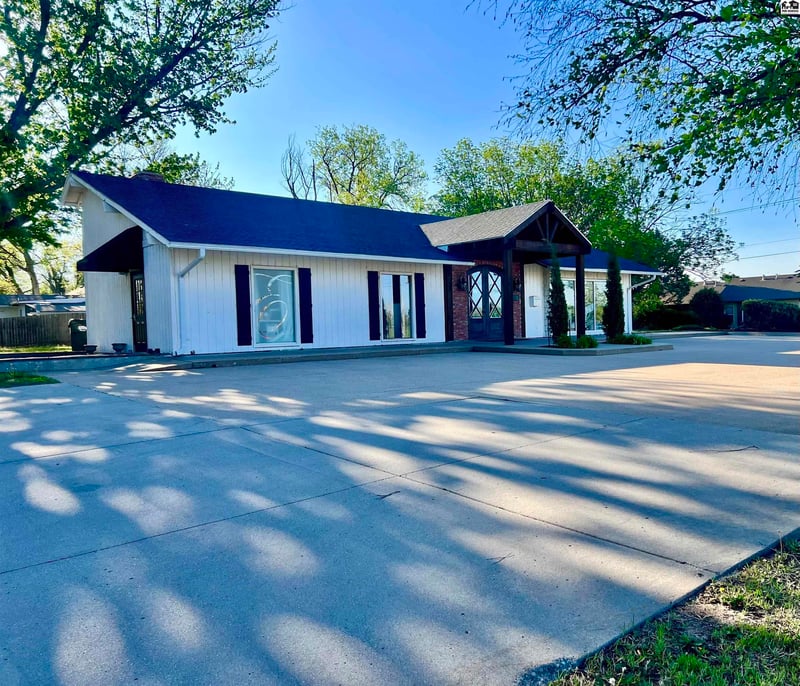 2300 Lorraine St, Hutchinson, KS 67502
