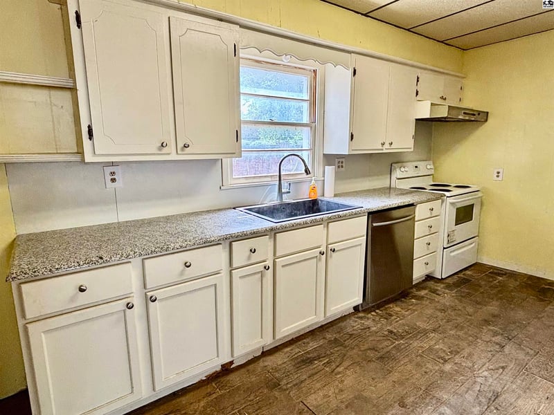 406 Maple St, Mcpherson, KS 67460