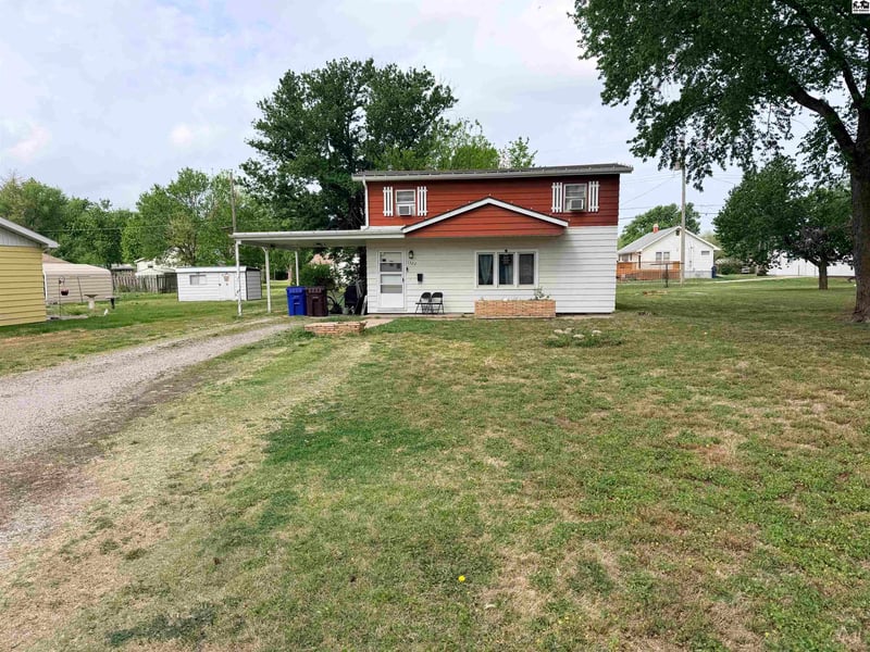 1322 Walnut St, Mcpherson, KS 67460