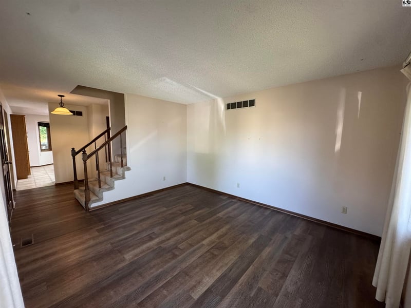 1008 13th St, Larned, KS 67550