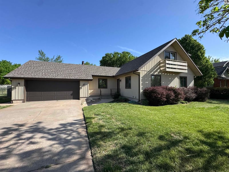 1008 13th St, Larned, KS 67550