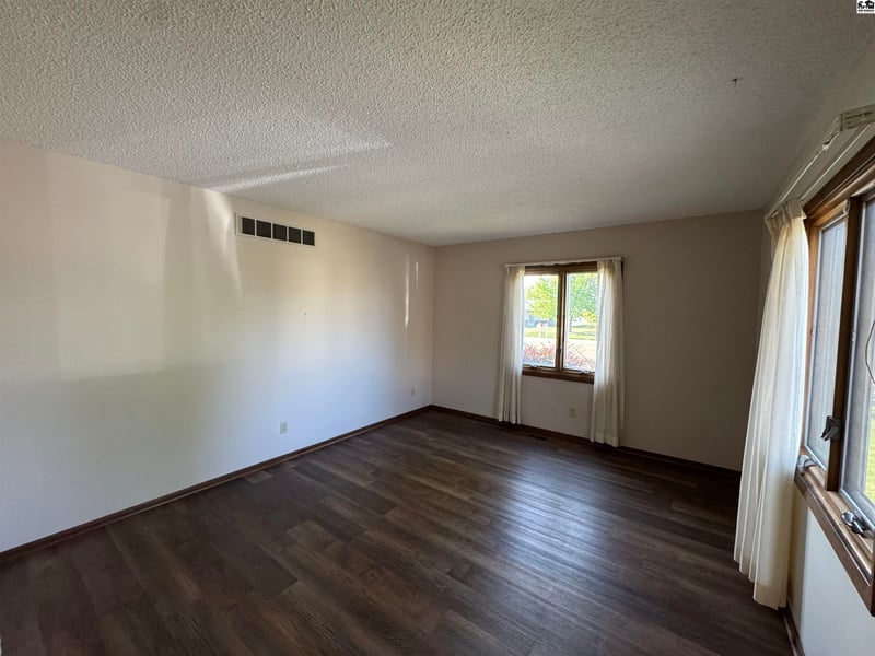 1008 13th St, Larned, KS 67550