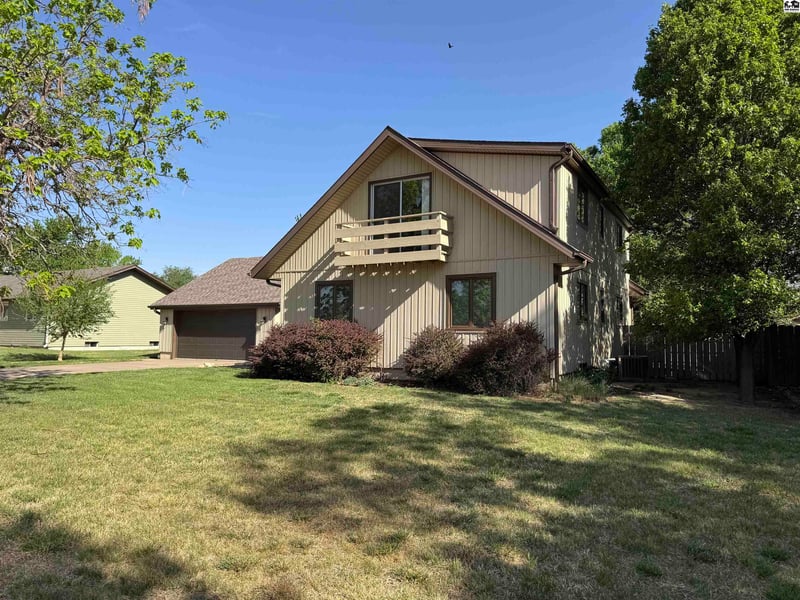 1008 13th St, Larned, KS 67550