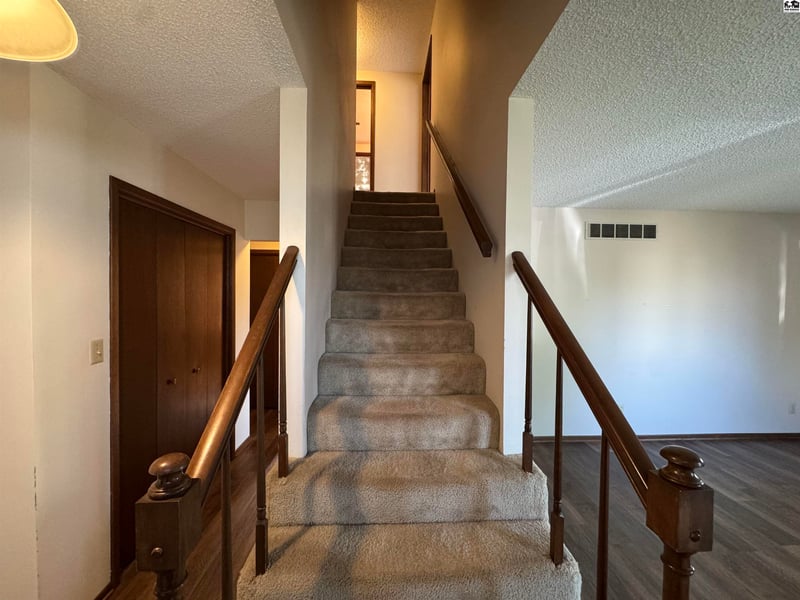 1008 13th St, Larned, KS 67550