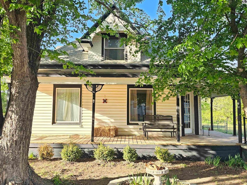 425 Kansas Ave, Little River, KS 67457
