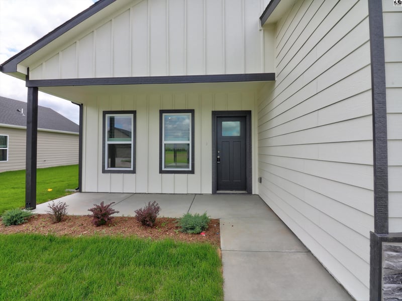 1053 Clubhouse Dr, Mcpherson, KS 67460