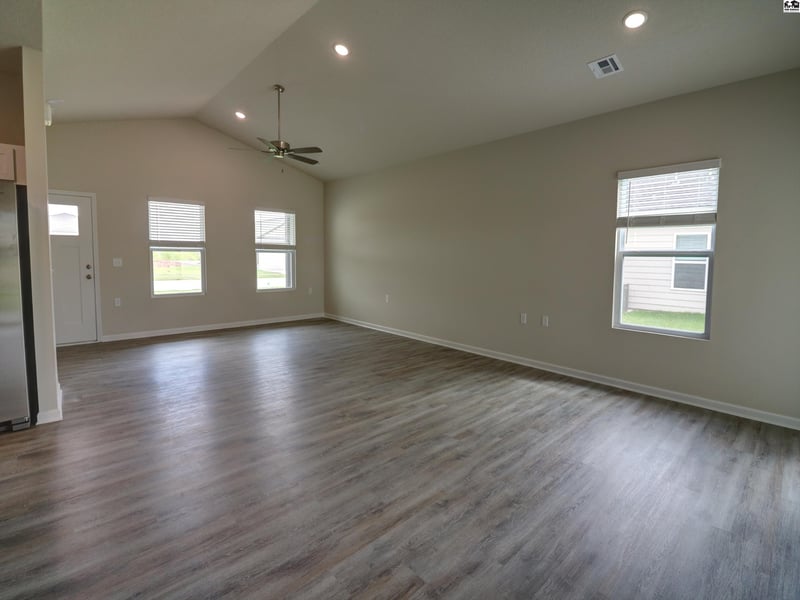 1053 Clubhouse Dr, Mcpherson, KS 67460