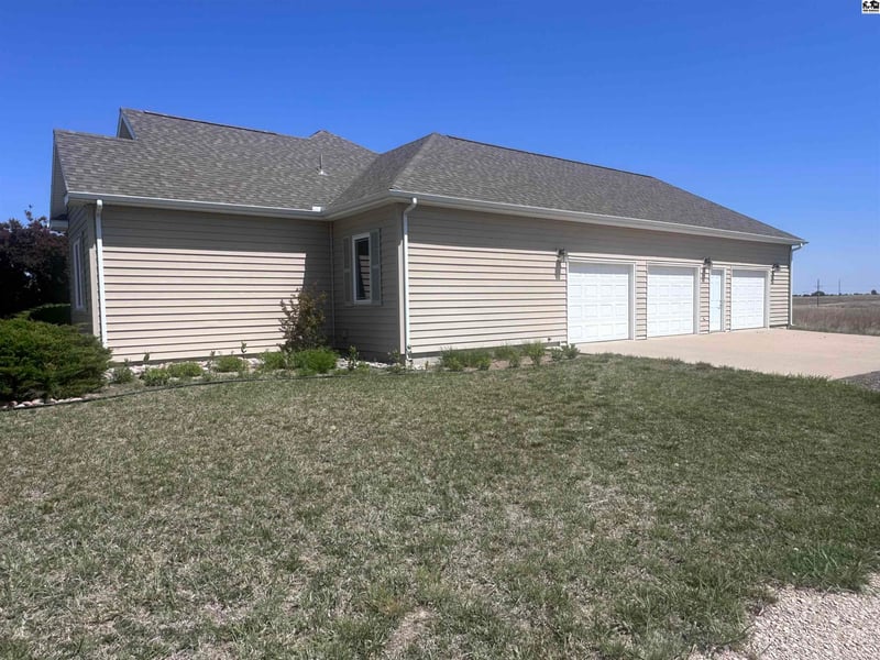 10204 Eastridge Rd, Pratt, KS 67124