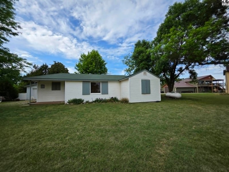 37 Shoreline Dr, Geneseo, KS 67444