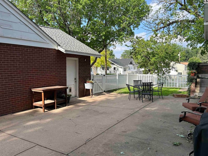 802 3rd St, Pratt, KS 67124