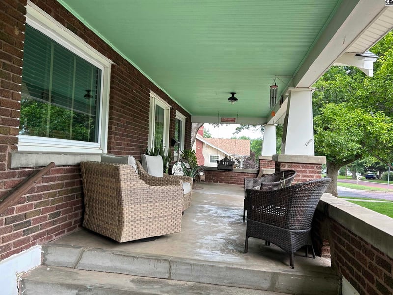 802 3rd St, Pratt, KS 67124