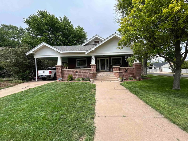 802 3rd St, Pratt, KS 67124