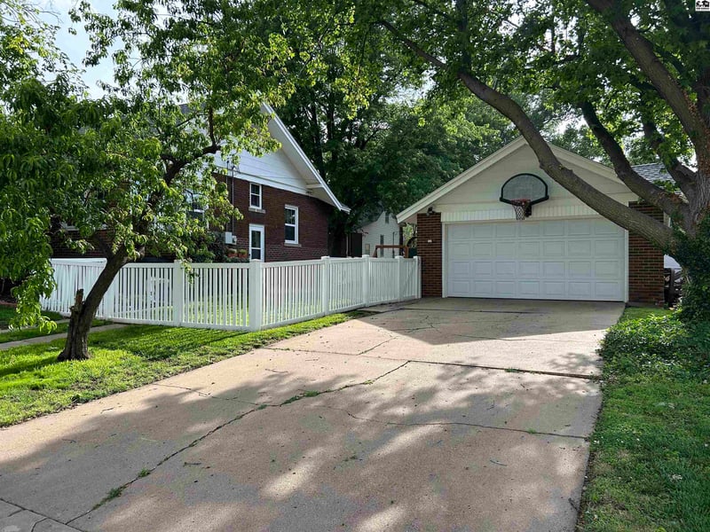 802 3rd St, Pratt, KS 67124