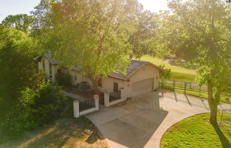 10171 Paganica Ps, Hutchinson, KS 67502