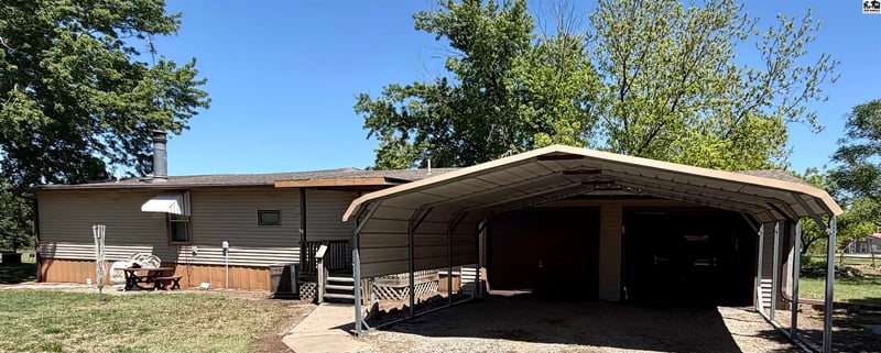 2 Bourbon St, Geneseo, KS 67444