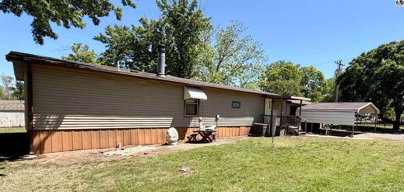 2 Bourbon St, Geneseo, KS 67444