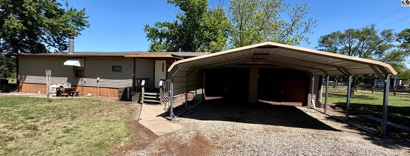 2 Bourbon St, Geneseo, KS 67444