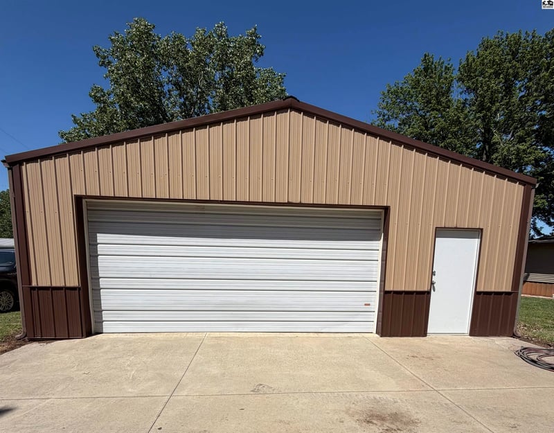 2 Bourbon St, Geneseo, KS 67444