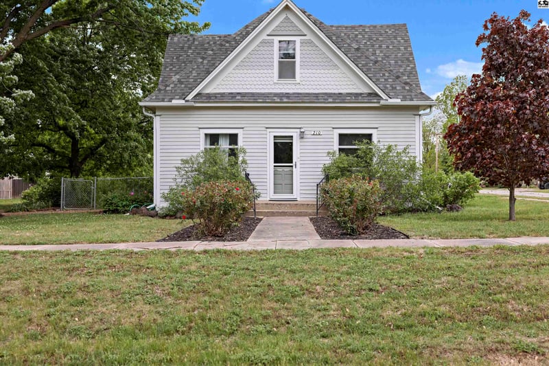 210 Eagle St, Little River, KS 67457