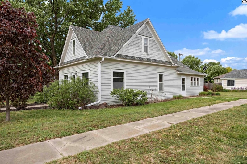210 Eagle St, Little River, KS 67457