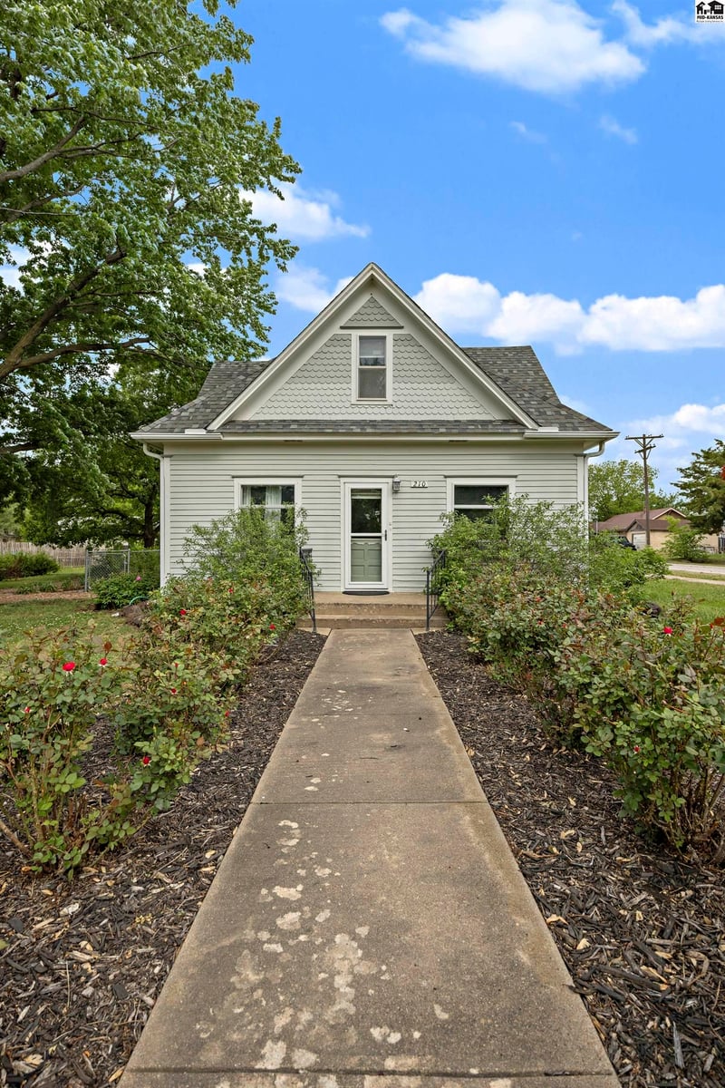 210 Eagle St, Little River, KS 67457
