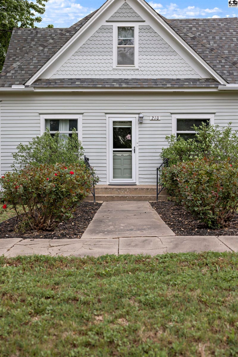 210 Eagle St, Little River, KS 67457